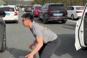 春运返程堵车时间怎么度过！